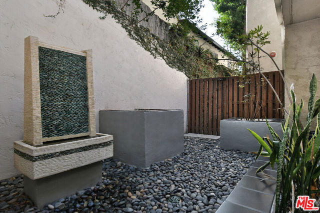 11687 Bellagio Road, Los Angeles CA: https://media.crmls.org/mediaz/8ac06569-8fb6-424e-bcaa-3a0814ce7196.jpg