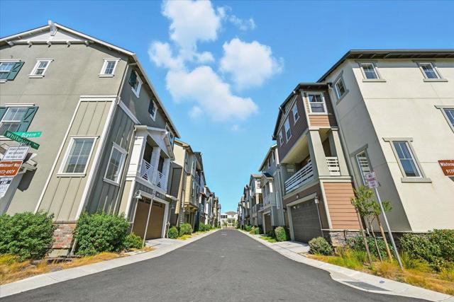 9173 Whitesurf Way, Newark CA: https://media.crmls.org/mediaz/8ac09362-3b1e-4874-a80e-9c2086708813.jpg
