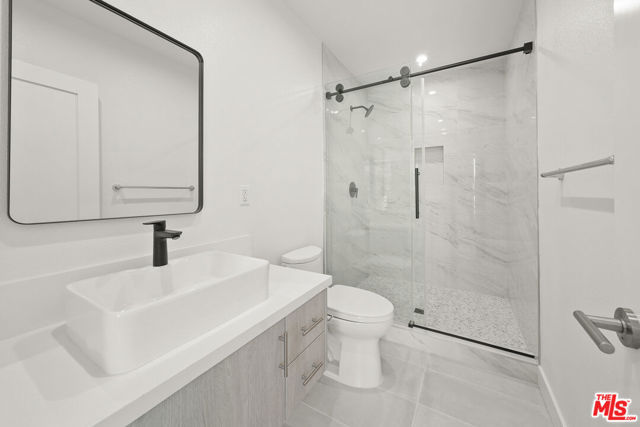 1204 N Orange, West Hollywood CA: https://media.crmls.org/mediaz/8ac160f3-6e1b-4352-96fb-f8a1bbaf65da.jpg