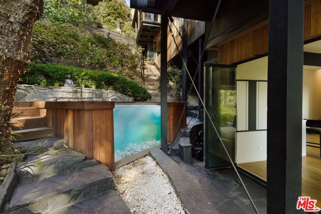 1509 Amalfi Drive, Pacific Palisades CA: https://media.crmls.org/mediaz/8ac19515-1d7a-4f31-bb0c-7a78da2aaf6c.jpg