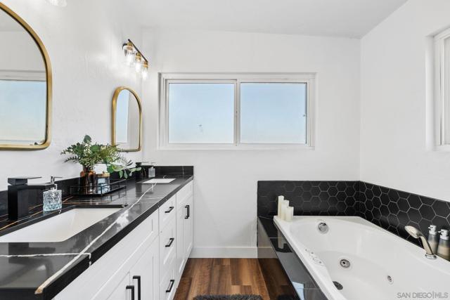 434 Del Mar Ct, Chula Vista CA: https://media.crmls.org/mediaz/8ac1bab6-e9c9-4159-89f7-8ce4d57eddd4.jpg