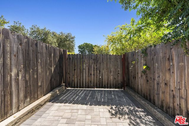 10214 Marcus Avenue photo 6