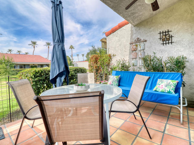 171 Winterhaven Circle, Palm Desert CA: https://media.crmls.org/mediaz/8ac276c2-7b33-4d16-8d22-efc368ead054.jpg