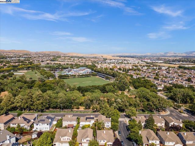 4775 Mahogany St, Dublin CA: https://media.crmls.org/mediaz/8ac2edc7-1fa9-4177-a634-ab80b5db6968.jpg