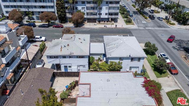 231 California Avenue, Santa Monica CA: https://media.crmls.org/mediaz/8ac41ffc-3d93-44fd-8663-7f79648201a8.jpg