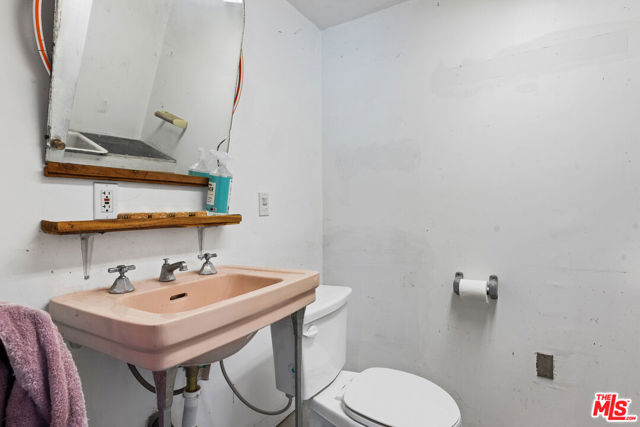 6349 Blanchard Canyon Road, Tujunga CA: https://media.crmls.org/mediaz/8ac45e88-c3eb-4585-b2ef-baf4d3489ed0.jpg