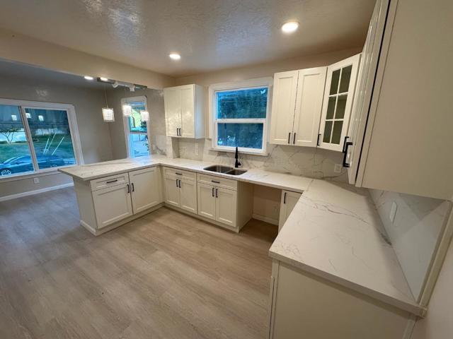 Image 5 of 36 For 121 Bella Vista Way