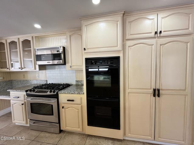 29160 Oakpath Drive, Agoura Hills CA: https://media.crmls.org/mediaz/8ac49e18-4305-4194-96f7-3cce93416a55.jpg