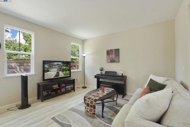 247 N Menlo Park Ct, Mountain House CA: https://media.crmls.org/mediaz/8ac52fd1-274f-4b4f-add9-6a4fe75dd786.jpg