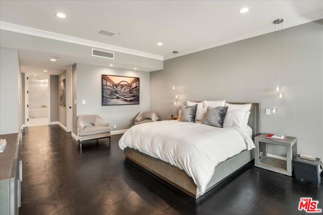 10490 Wilshire Boulevard, Los Angeles CA: https://media.crmls.org/mediaz/8ac6a673-b24e-49dc-8cda-8bccbdebedf4.jpg