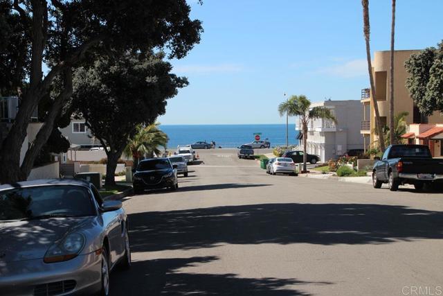 318 Juniper Avenue, Carlsbad CA: https://media.crmls.org/mediaz/8ac761ca-31e2-4bcc-b415-d714257c36c6.jpg