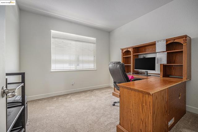140 Ridge Crest Ct, Oakley CA: https://media.crmls.org/mediaz/8ac7a789-d296-492e-9e7d-c4ceaff0816f.jpg