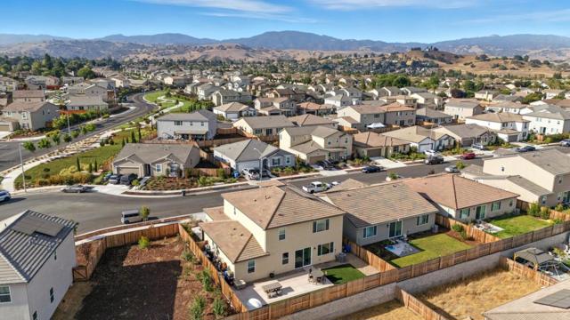 1900 Lotus Court, Hollister CA: https://media.crmls.org/mediaz/8ac7c0a1-8896-4856-b67c-fa4530e9af19.jpg