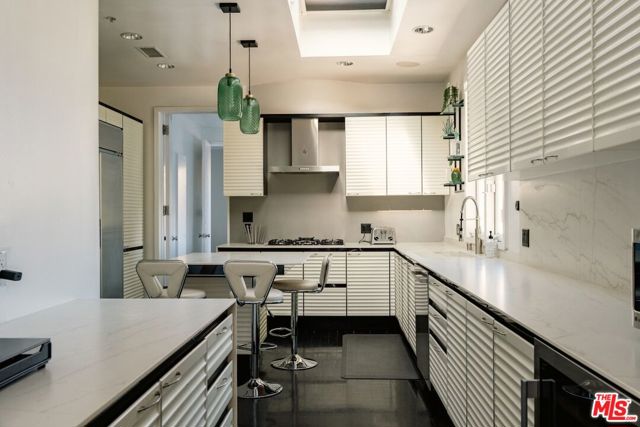 2029 Mount Olympus Drive, Los Angeles CA: https://media.crmls.org/mediaz/8ac839a2-1cdd-4fb5-8eb8-0c6688eb63cc.jpg