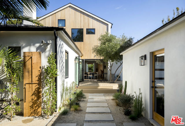 3981 Beethoven Street, Los Angeles CA: https://media.crmls.org/mediaz/8ac86e68-d65a-4902-88db-4ac744db7158.jpg