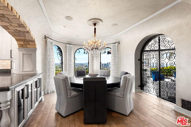 330 Kempton Road, Glendale CA: https://media.crmls.org/mediaz/8ac8998d-4775-41e9-a3ec-3adeb5804aec.jpg