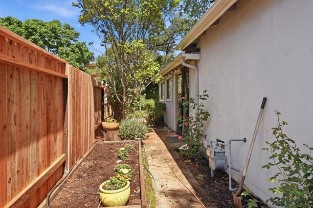 Image 30 of 31 For 240 Sawyer Street