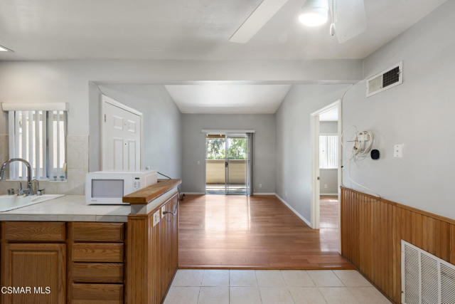 4569 Alamo Street, Simi Valley CA: https://media.crmls.org/mediaz/8ac97001-2236-4485-87e1-cb00ac6dafb9.jpg