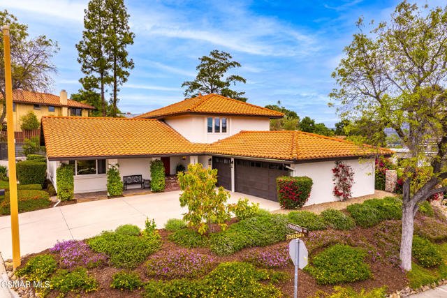 1046 Brookview Avenue, Westlake Village CA: https://media.crmls.org/mediaz/8ac98b83-b4b2-41af-8120-fbb9b6496760.jpg