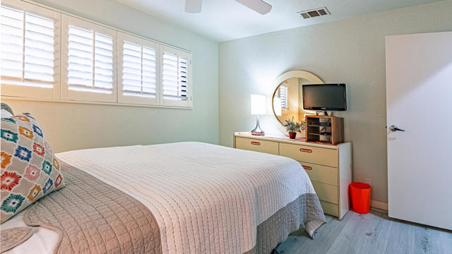 2820 N Arcadia Court, Palm Springs CA: https://media.crmls.org/mediaz/8acb1b27-99d9-49d6-bc9b-73dc6723777b.jpg