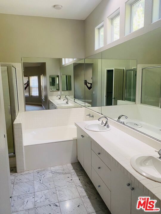 19 Imperial Aisle, Irvine CA: https://media.crmls.org/mediaz/8acb1f92-7fae-4b46-b2a7-be7e1d7950cd.jpg