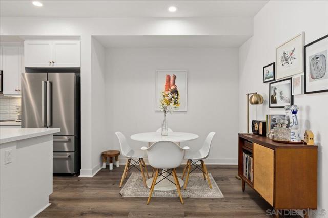 1107 Hibiscus Way, Oceanside CA: https://media.crmls.org/mediaz/8acb283c-7765-4ca6-aa5d-82f0a49e2bcc.jpg