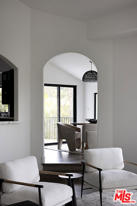 28902 Verde Mesa Lane, Malibu CA: https://media.crmls.org/mediaz/8acc077d-c3e4-472a-93e6-6842f010fc5a.jpg
