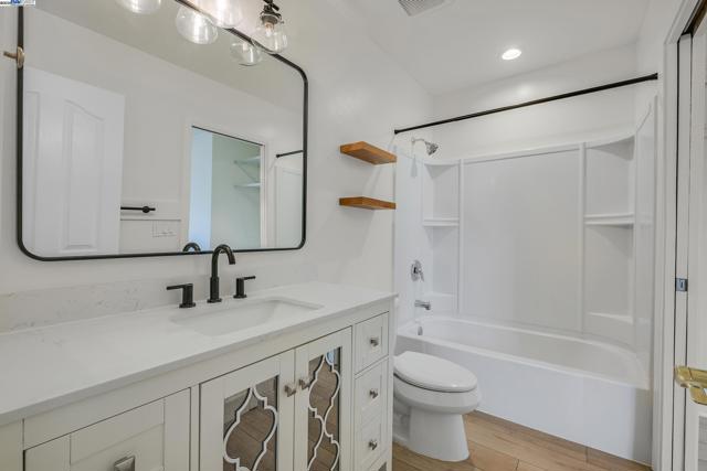 992 Del Norte Dr, Livermore CA: https://media.crmls.org/mediaz/8acc215b-9bb8-4bf1-b0a7-fee674e64303.jpg