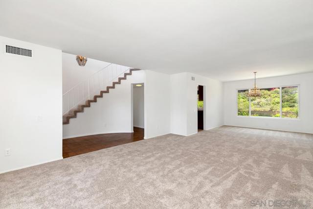 12847 Abra Pl, San Diego CA: https://media.crmls.org/mediaz/8acc979f-96bc-49e0-aa37-8419abeccfa1.jpg