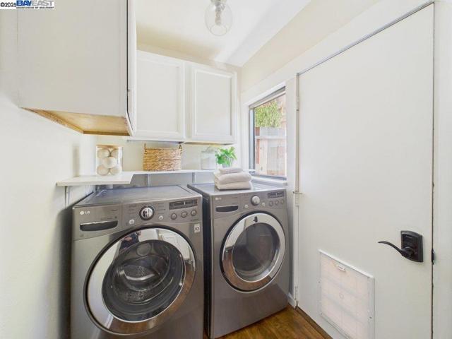 4418 Virginia Ave, Oakland CA: https://media.crmls.org/mediaz/8acc9e9a-a651-4f85-9521-5f52528c041e.jpg
