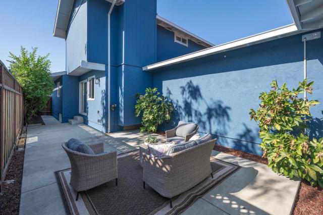 1035 Valota Road, Redwood City CA: https://media.crmls.org/mediaz/8accbd24-84c5-4242-9317-7697619db603.jpg