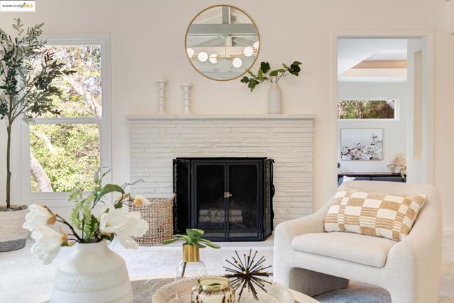 3 Mountain View Pl, Lafayette CA: https://media.crmls.org/mediaz/8acd617d-2038-4fa5-8af3-80d0afef4bb4.jpg