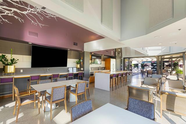 200 Harbor Dr, San Diego CA: https://media.crmls.org/mediaz/8ace17c7-6ff5-4260-a943-87f2c17c7650.jpg