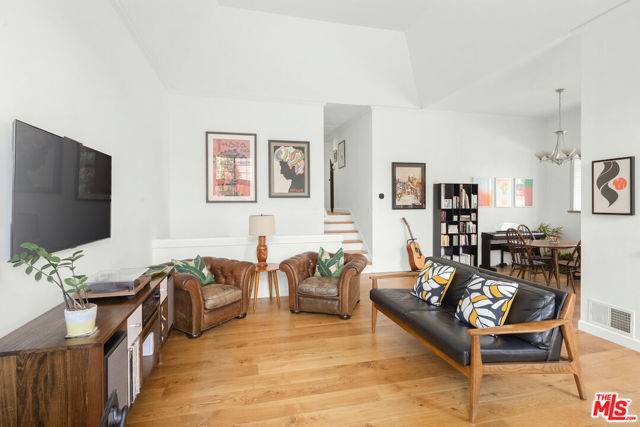 4616 Glencoe Avenue, 6 photo 3