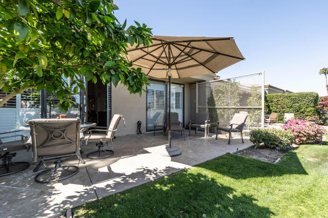 39432 Narcissus Way, Palm Desert CA: https://media.crmls.org/mediaz/8ace6f0c-4e37-43e7-ad97-8f5f4f27d346.jpg