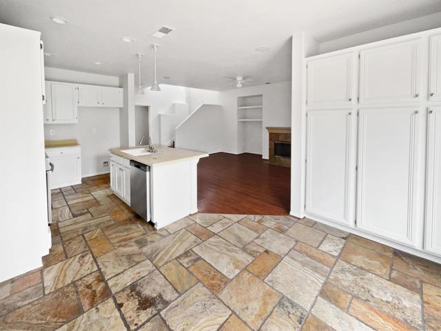1393 Misty Ridge Pl, Chula Vista CA: https://media.crmls.org/mediaz/8ace71c4-7842-4194-b812-2cd2a536404e.jpg