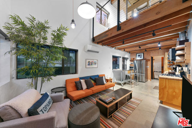 20605 Cheney Drive, Topanga CA: https://media.crmls.org/mediaz/8acec46f-ab06-45cb-b644-9a8402021dcb.jpg