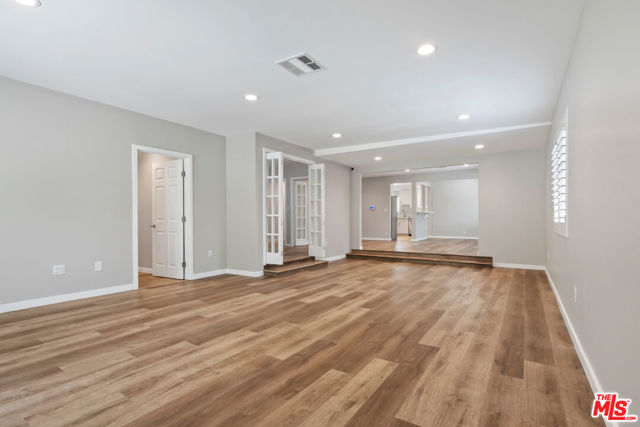 6421 Gaviota Avenue, Van Nuys CA: https://media.crmls.org/mediaz/8acec88d-806b-48b0-b74f-e671c08c7c9a.jpg