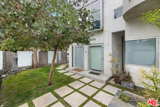 801 Westbourne Drive, West Hollywood CA: https://media.crmls.org/mediaz/8acf0d8d-4984-4c1d-872e-0ad7e8ca6d97.jpg