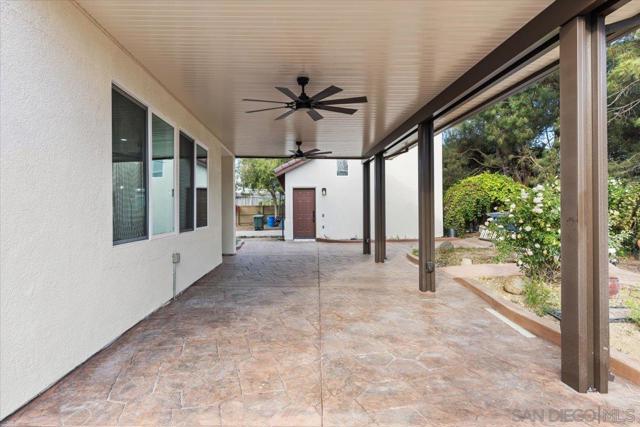2196 Kirkcaldy Rd, Fallbrook CA: https://media.crmls.org/mediaz/8acff965-d6b5-4aaa-a484-c49be4071c63.jpg