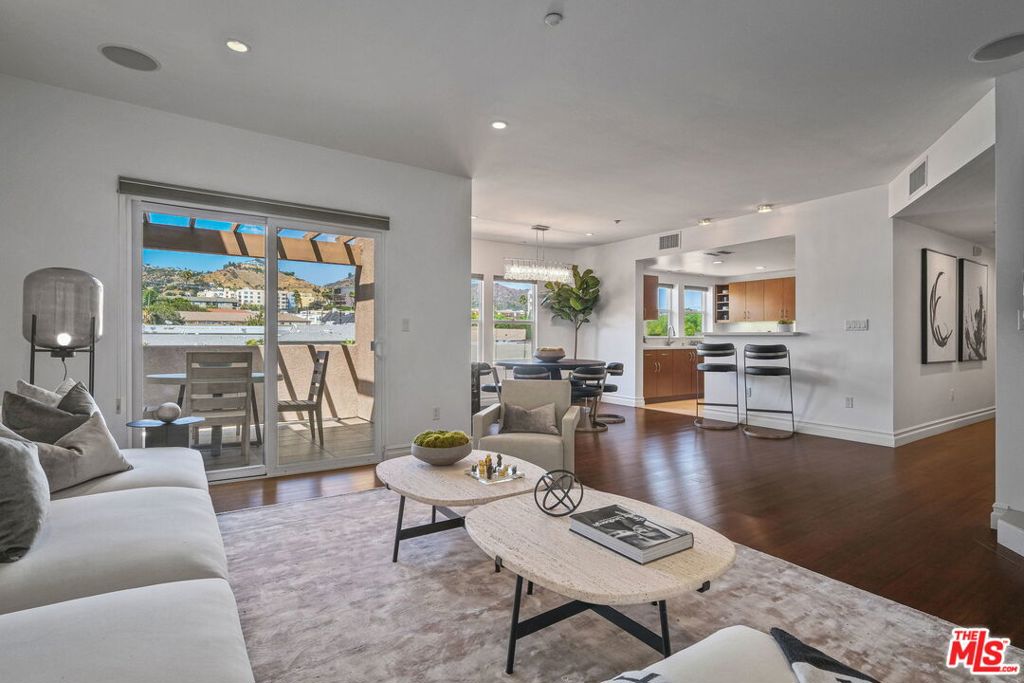1248 N Laurel Avenue #PH#1