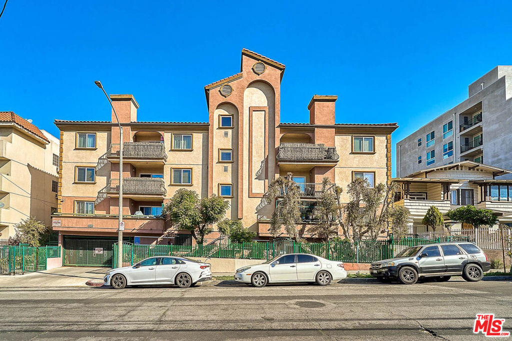 2811 Francis Avenue #203