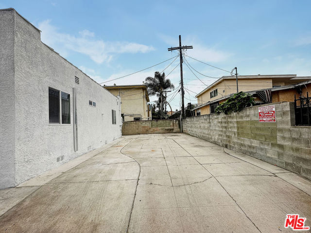 1812 Longwood Avenue, Los Angeles, California 90019, ,Multi-Family,For Sale,Longwood,24400945