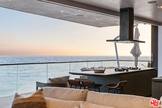 18954 Pacific Coast Highway, Malibu CA: https://media.crmls.org/mediaz/8ad15b03-3b5f-4141-bc25-e311b9cc2969.jpg