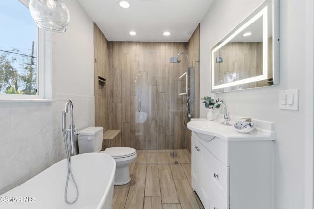 1881 Wellesley Drive, Thousand Oaks CA: https://media.crmls.org/mediaz/8ad1970c-d2c6-4a9a-b2fa-e4e666e9b1c6.jpg