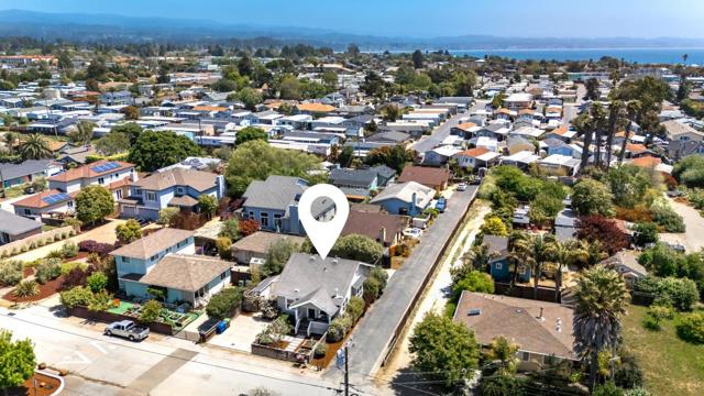 900 35th Avenue, Santa Cruz CA: https://media.crmls.org/mediaz/8ad1b580-4fd2-45a4-8a4b-726615307561.jpg