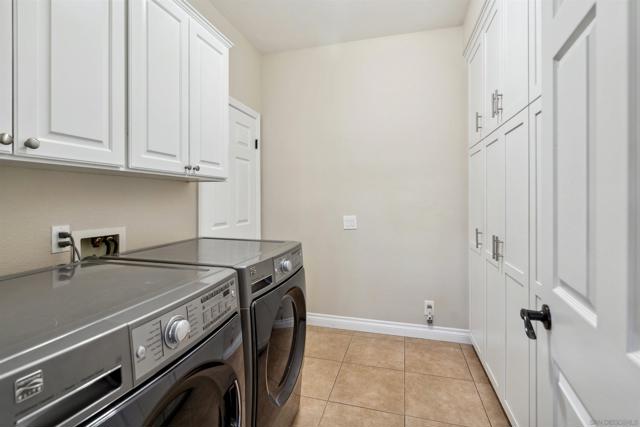 Image 16 of 47 For 401 Vine St  