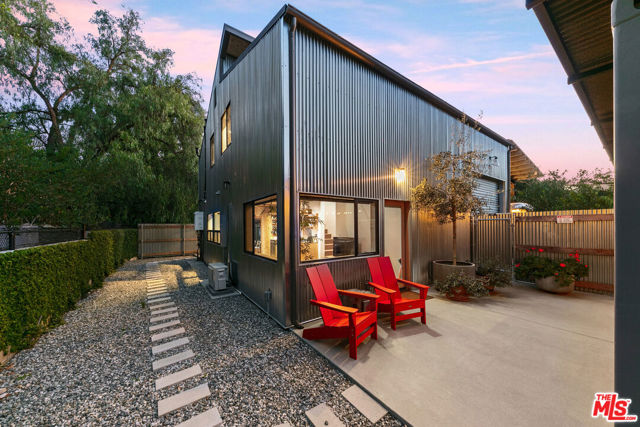 20605 Cheney Drive, Topanga CA: https://media.crmls.org/mediaz/8ad1e074-1e91-4e46-a898-891ced42e3f5.jpg