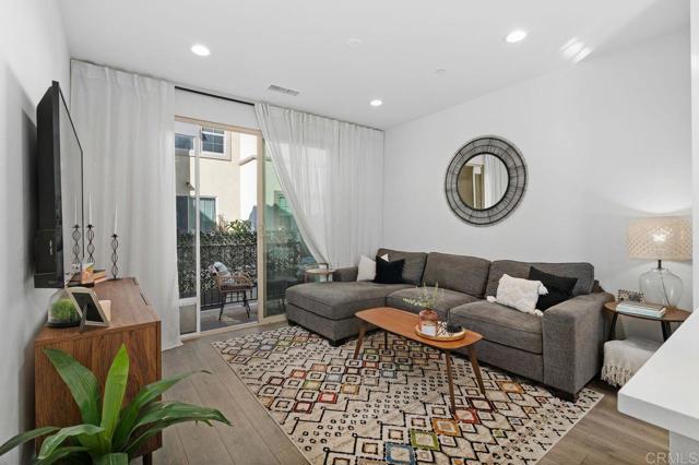 Detail Gallery Image 9 of 25 For 305 Cricket Ct., Santee,  CA 92071 - 3 Beds | 3 Baths