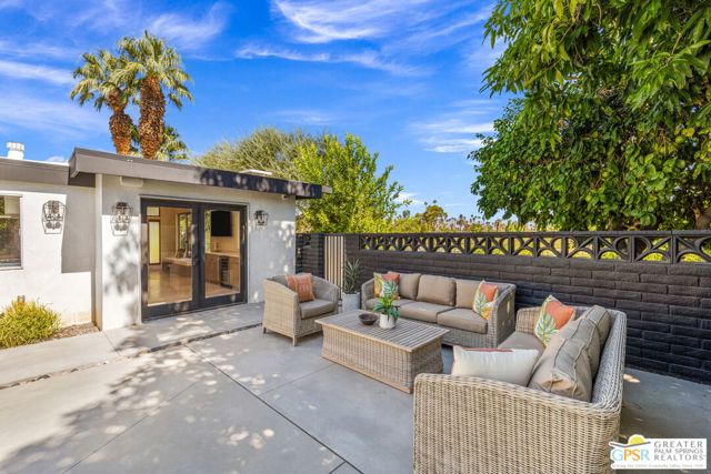 5155 E Bobolink Lane, Palm Springs CA: https://media.crmls.org/mediaz/8ad32337-36e4-43e3-90e8-683b4e41cb9f.jpg